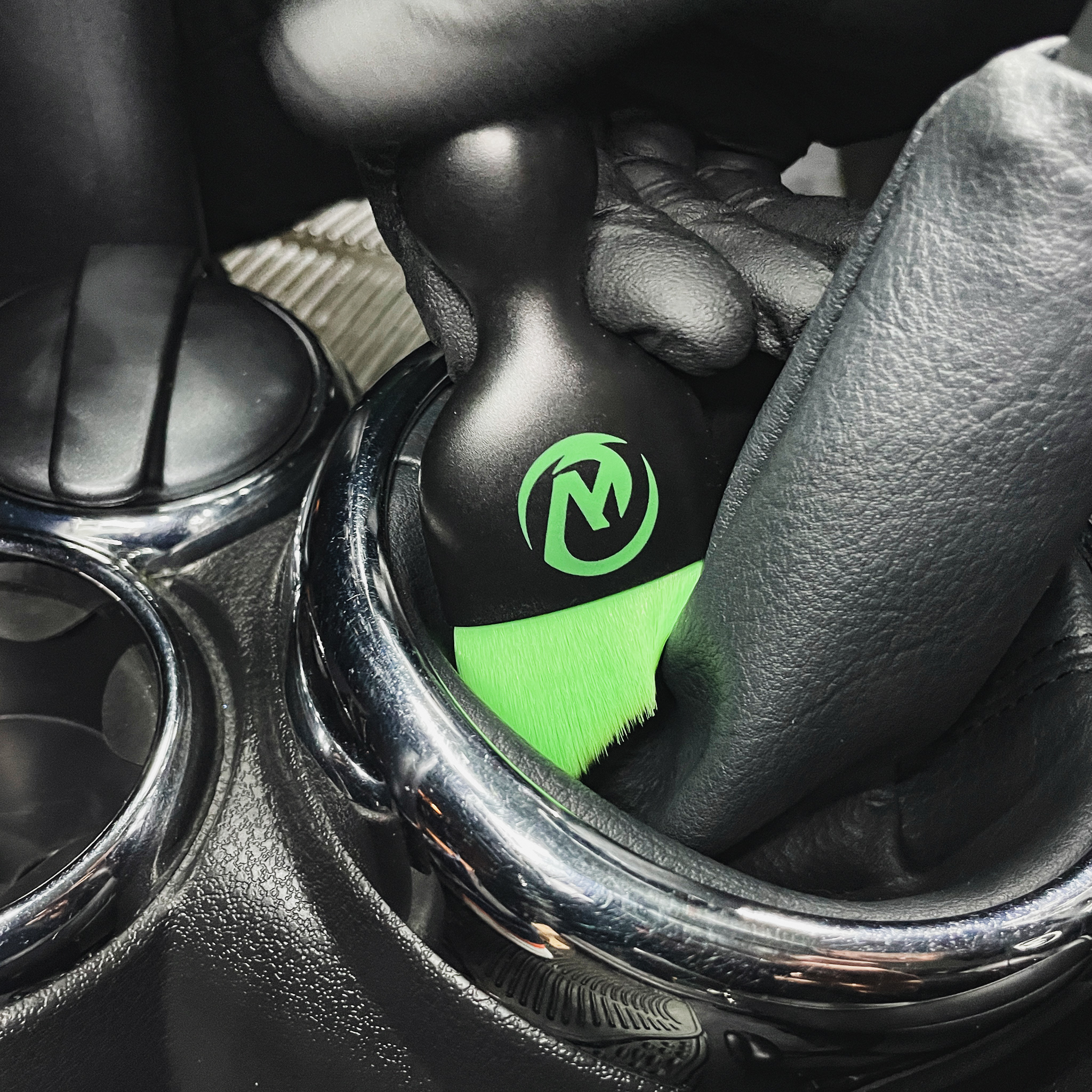 INTERIOR DUSTING BRUSH