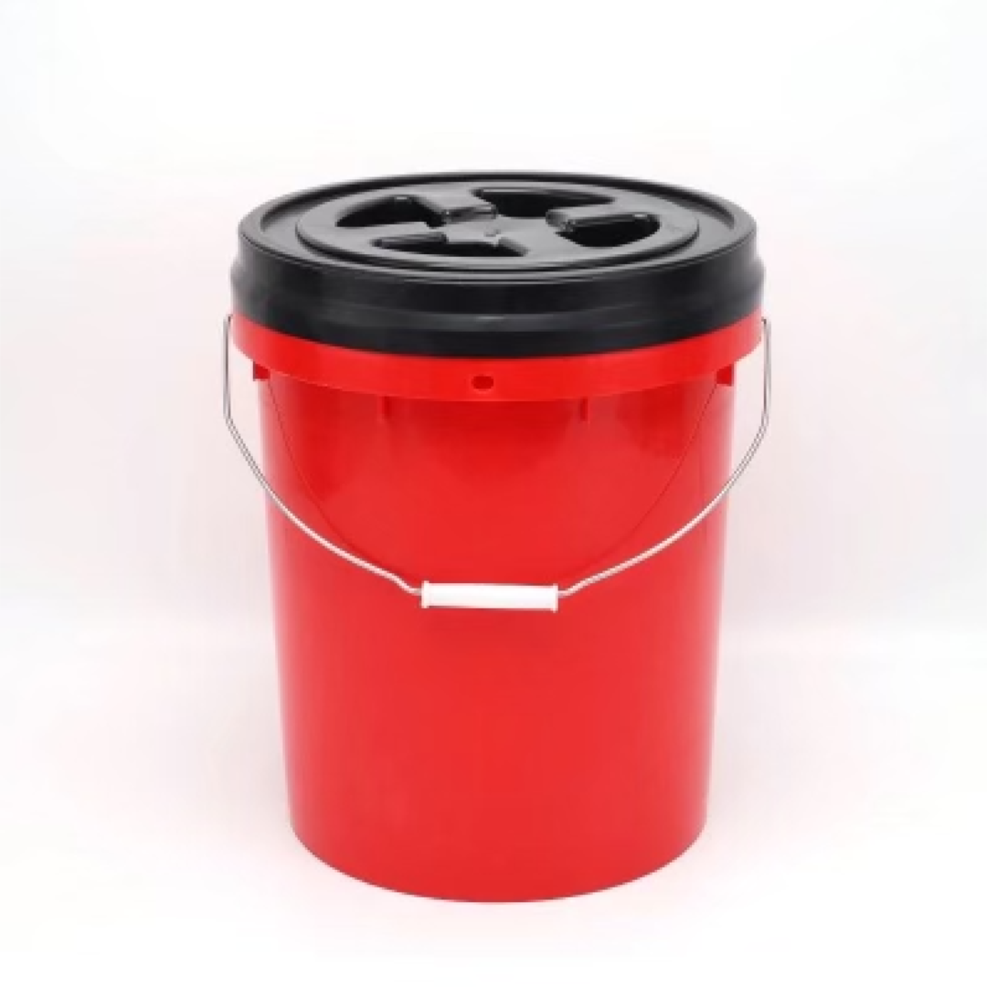 MULTIFUNKČNÍ KBELÍK S VÍKEM